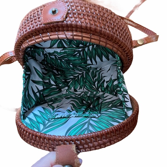 Round woven brown wicker purse bag green lining - Picture 3 of 3